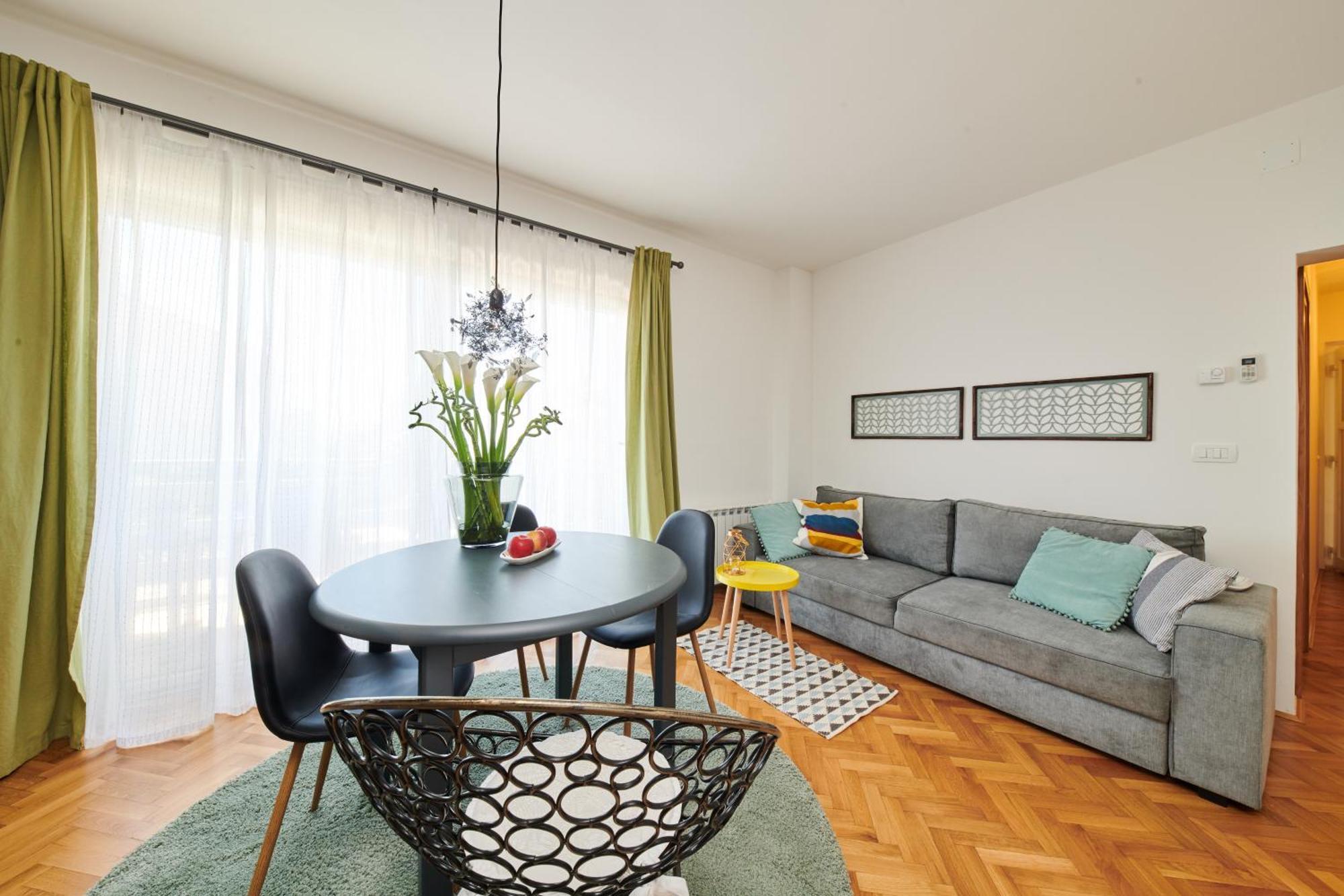 Mina's Shine Apartma
